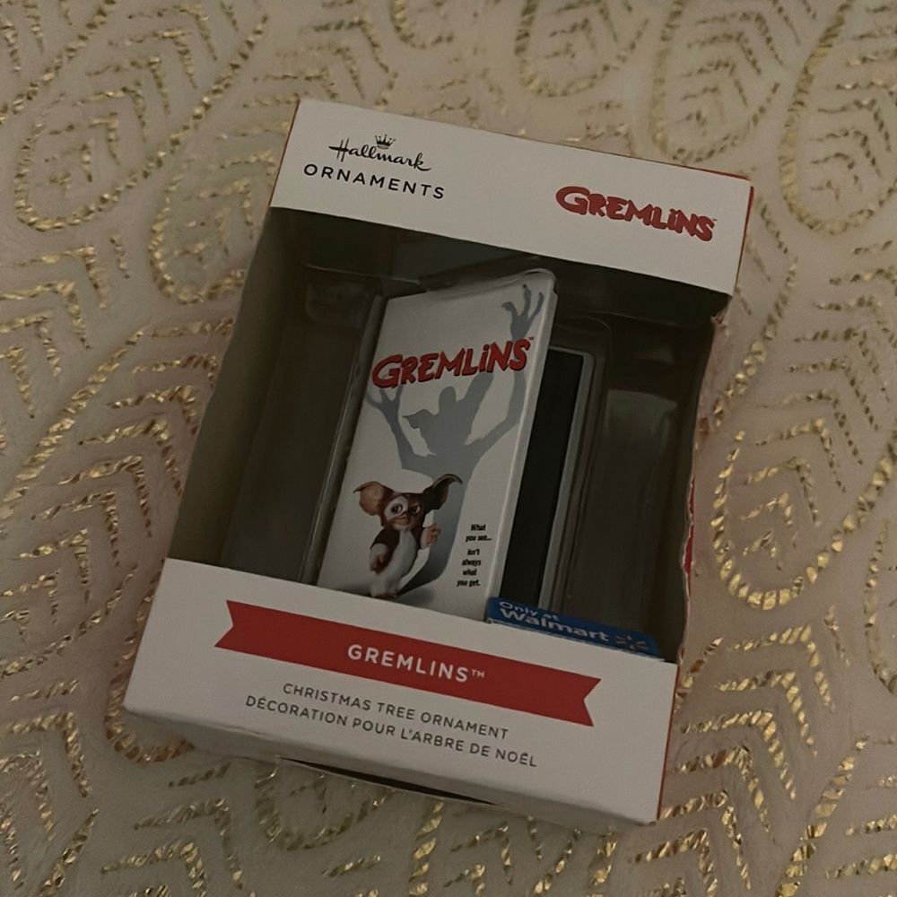 Nib/nwt gremlins retro vcr tape charm fob ornament collectible hallmark gizmo